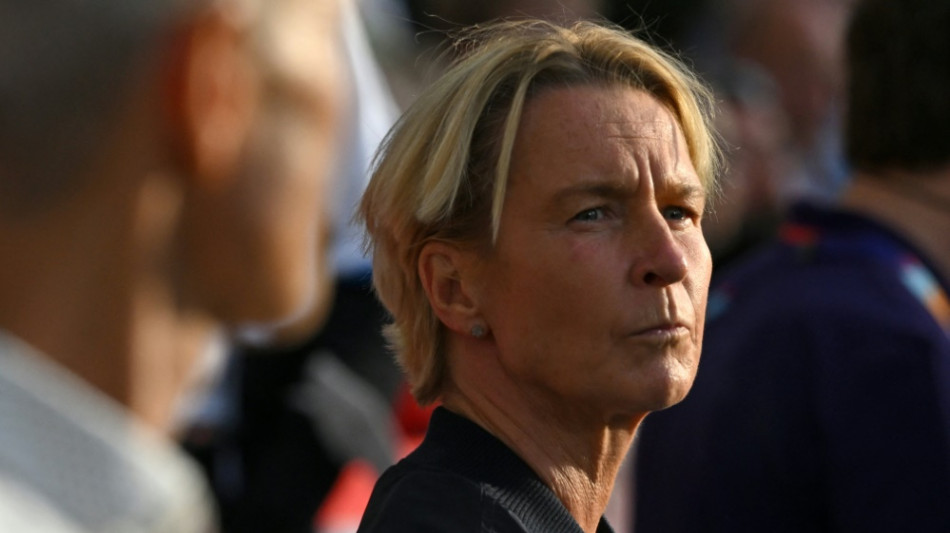 Bundestrainerin hat Migräne: DFB-Frauen trainieren ohne Voss-Tecklenburg