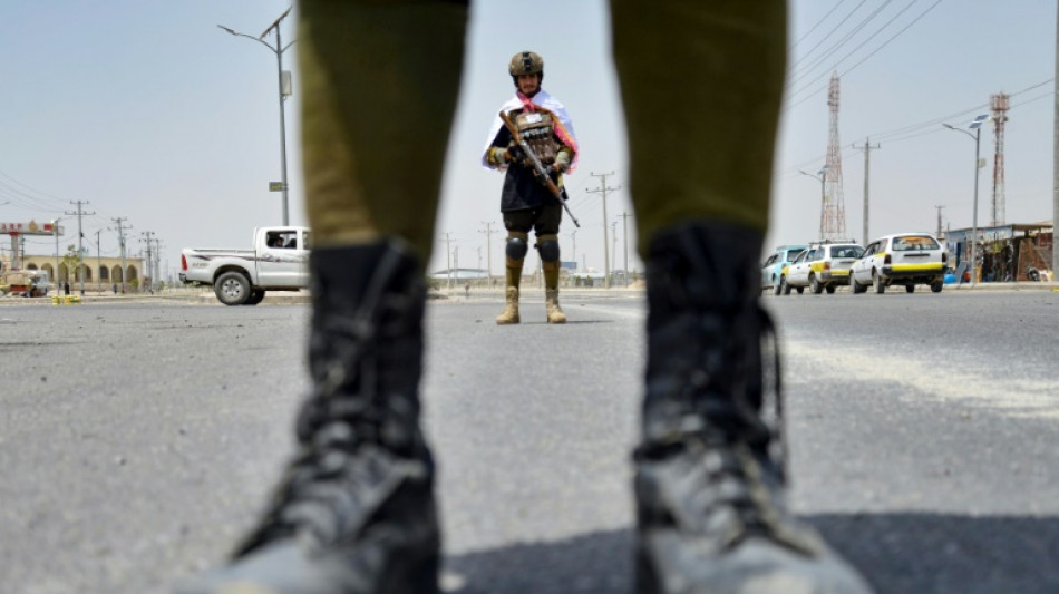 Afghanistan: les talibans c&eacute;l&egrave;brent leur 3e anniversaire avec un d&eacute;fil&eacute; militaire