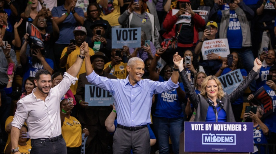  Obama blasts Trump's 'chaos and cruelty' while campaigning for Democrats 
