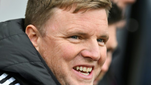 Newcastle boss Howe returns to work after pneumonia