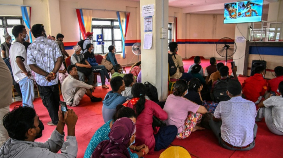  Grisly search for missing as Nepal morgues overflow, burials begin 