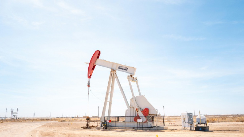  Oil slides, stocks rebound on Trump's Iran remarks 