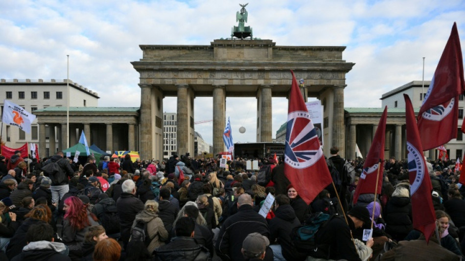  Zehntausende Menschen nehmen an weitgehend friedlichen "GenZ"-Protesten teil 
