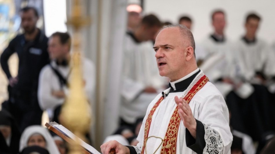  El Vaticano expresa su "profundo dolor" por consagraci&oacute;n no autorizada de obispos 