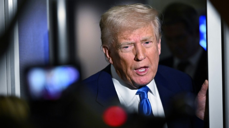 El p&aacute;nico burs&aacute;til crece mientras el mundo busca rebajar los aranceles de Trump