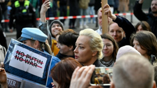 AFP-Reporter: Julia Nawalnaja zur Stimmabgabe vor russischer Botschaft in Berlin