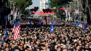 Tausende fordern bei Demonstrationen R&uuml;cktritt von Albaniens Regierungschef Rama