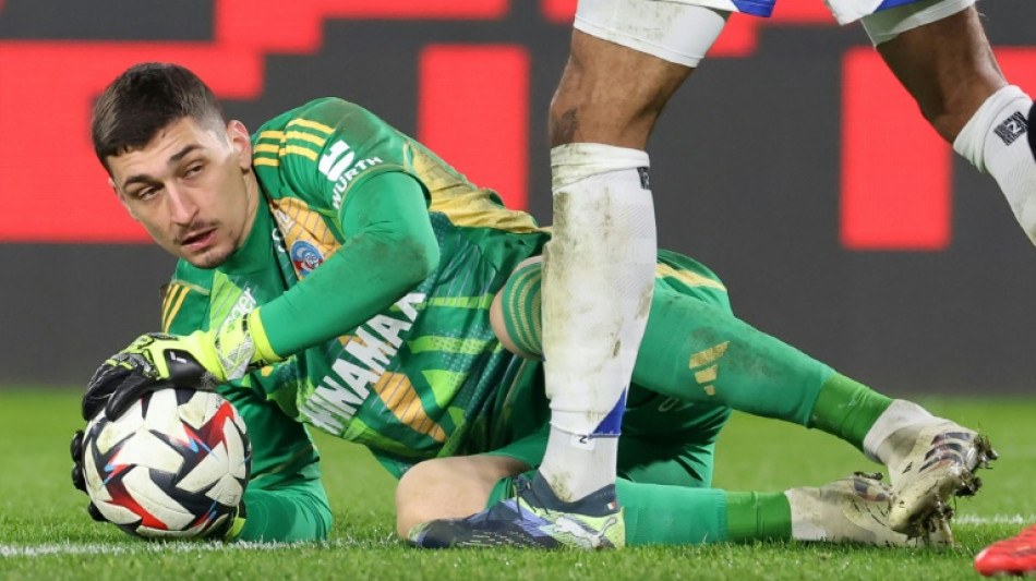 Goleiro sérvio Petrovic deixa Chelsea e assina com Bournemouth