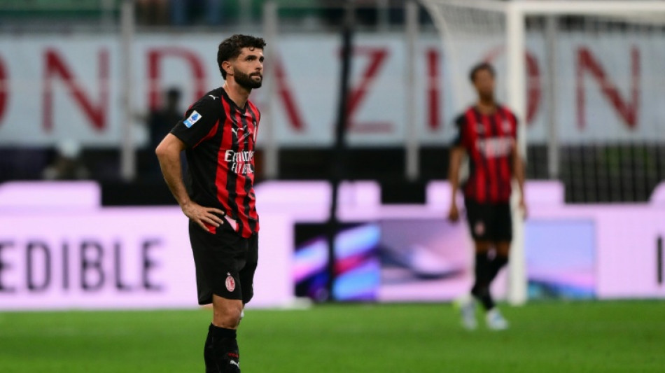  Milan perde para Udinese (3-0) em casa e praticamente d&aacute; adeus ao Scudetto 