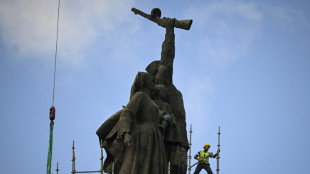 Bulgária desmonta monumento em homenagem ao Exército soviético