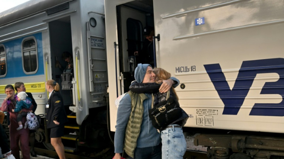 Getting used to war, Ukraine refugees flood back to Kyiv