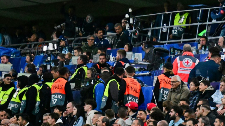 Bei Nations League-Finale in München: Mann stürzt in Stadion von Tribüne in Tod