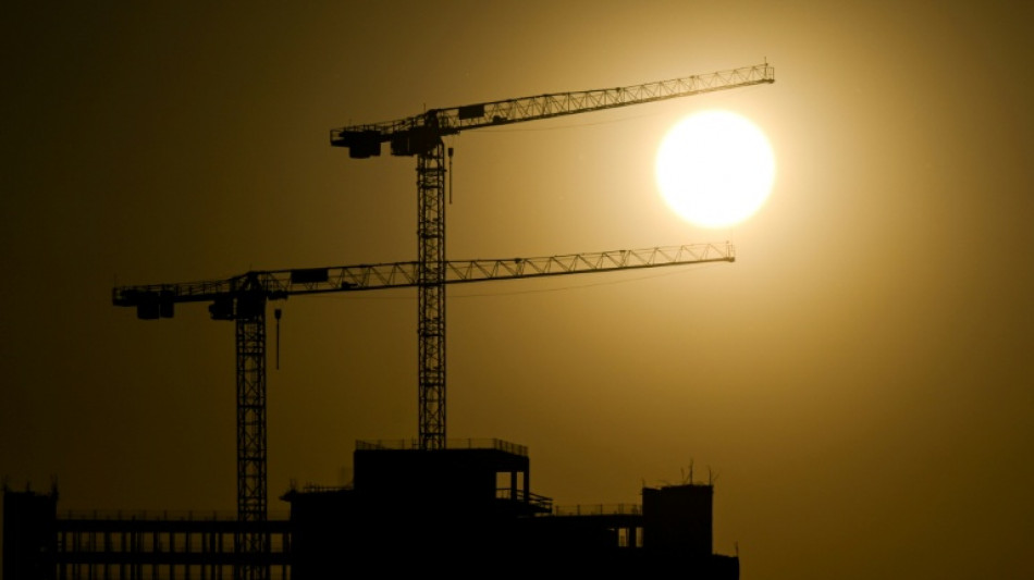  Deutlich mehr Baugenehmigungen im April - Branche sieht aber weiter gro&szlig;en Bedarf 