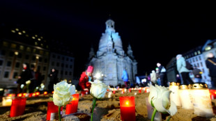 Mahnwachen und Menschenkette zu 79. Jahrestag von Bombardierung Dresdens