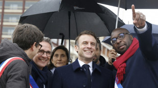 Macron weiht Olympisches Dorf ein - und will in die Seine