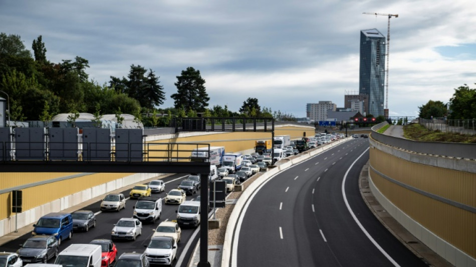  Verdi ruft bundesweit zu Streiks bei Autobahn GmbH auf - Auch Elbtunnel betroffen 