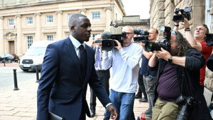 Benjamin Mendy pr&eacute;sent&eacute; comme un "pr&eacute;dateur" &agrave; son proc&egrave;s pour viols en Angleterre