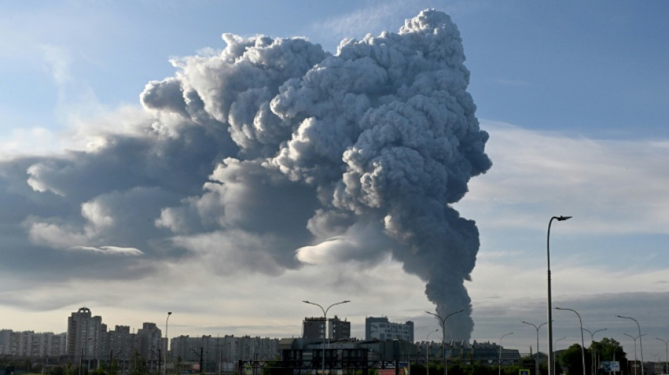  At least 17 killed in Russian and Ukrainian long-range strikes 