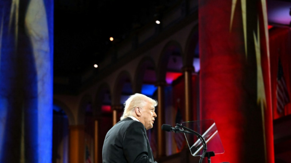 Les surtaxes de Trump &agrave; l'importation frappent 60 pays, plus de 100% pour la Chine