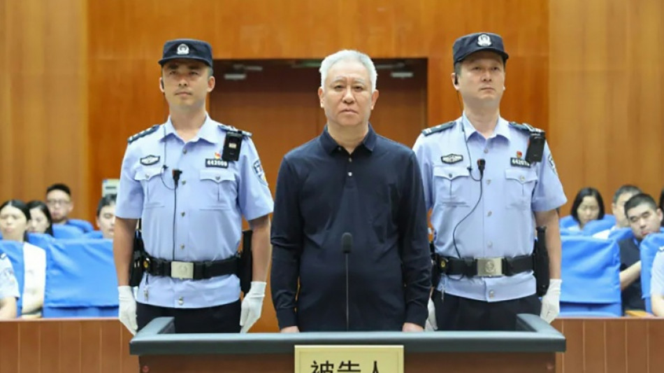  China condena fundador do grupo Evergrande &agrave; pris&atilde;o perp&eacute;tua 