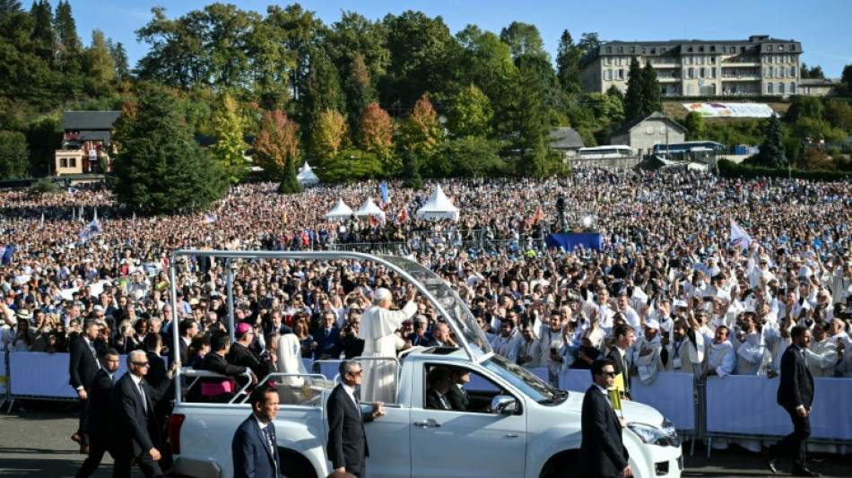  Papst Leo XIV. feiert Messe unter freiem Himmel in Lourdes  