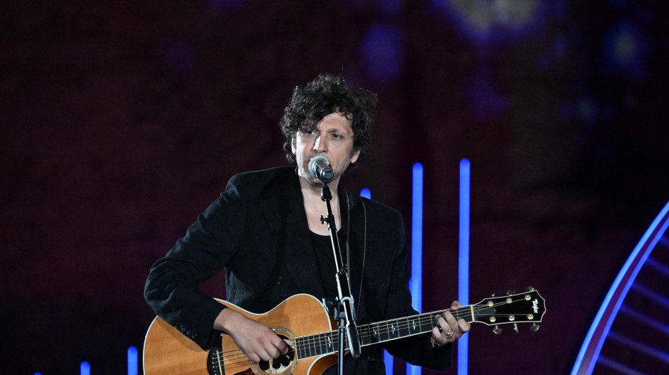 Ermal Meta sul palco del concertone della Taranta