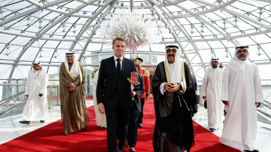  Macron en tourn&eacute;e dans le Golfe apr&egrave;s un week-end de chaos en France 