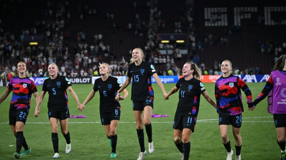 Inglaterra vence Itália (2-1) na prorrogação e vai à final da Eurocopa feminina
