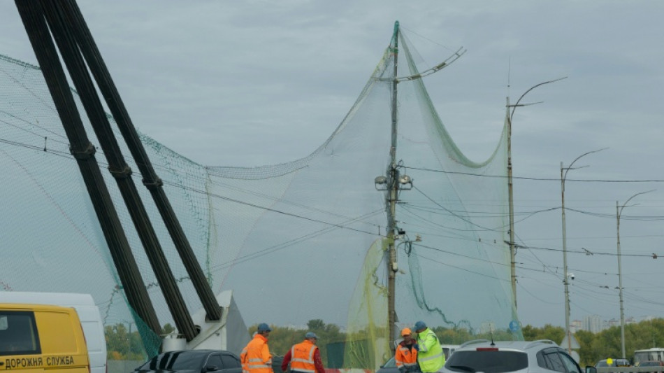  Ucr&acirc;nia instala redes em pontes de Kiev ap&oacute;s ataques de drones russos 