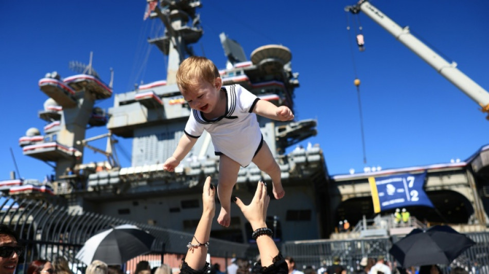  US-Flugzeugtr&auml;ger "USS Abraham Lincoln" nach elfmonatigem Einsatz wieder in Kalifornien  