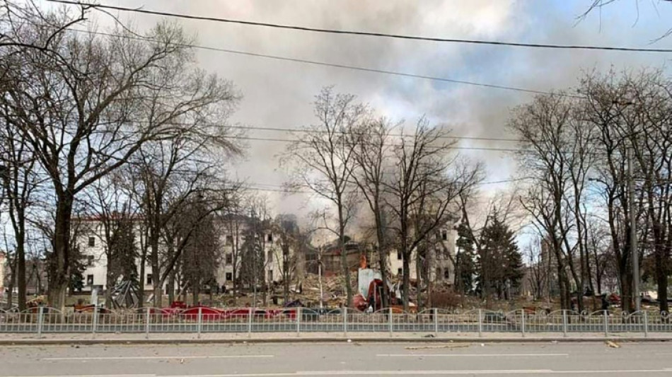 Selenskyj: Noch "hunderte" Menschen unter Tr&uuml;mmern von Theater in Mariupol 