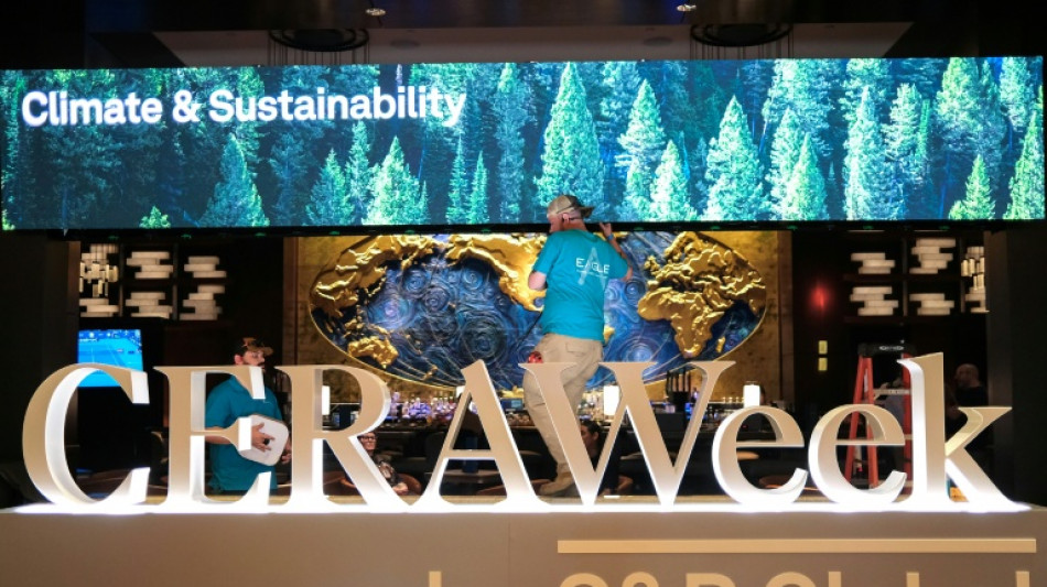  Au Texas, le gouvernement Trump cherche &agrave; rassurer sur l'&eacute;nergie, les patrons moins confiants 