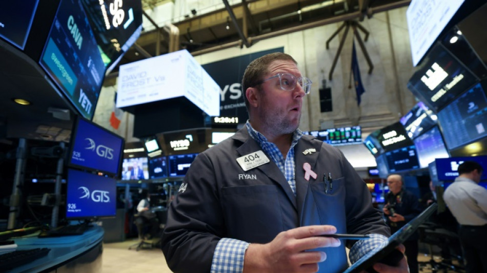 Wall Street termine en hausse, soulag&eacute;e par les exemptions sur la tech