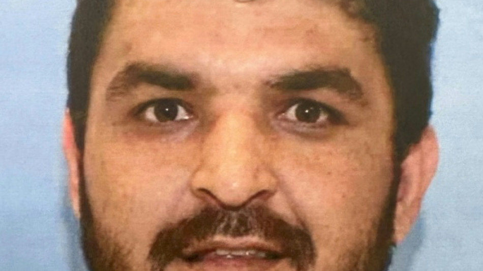 El afgano que disparó a dos militares se habría radicalizado en EEUU, dijo una alta funcionaria