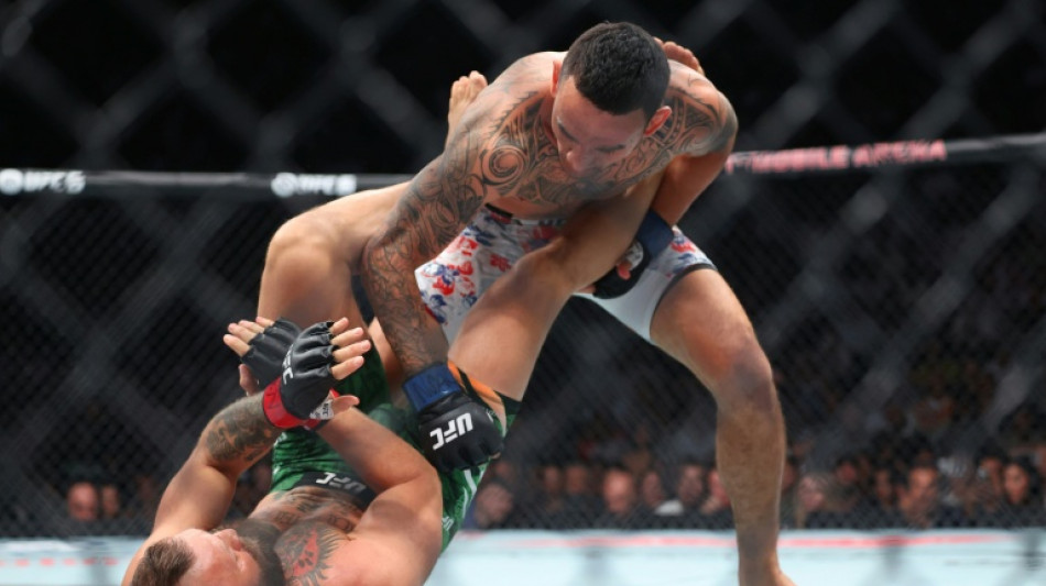  McGregor says knee fine before first-kick injury, vows return 