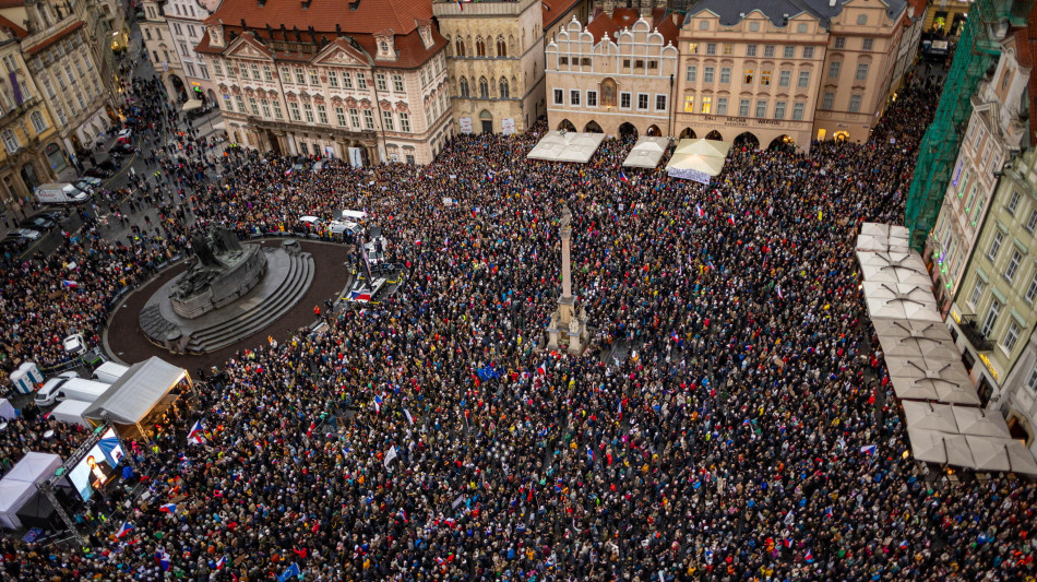 Migliaia di manifestanti a Praga contro l'abolizione del canone radio-tv 