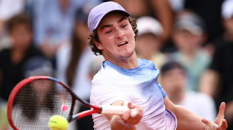 Jo&atilde;o Fonseca lota as arquibancadas e leva aura de Guga a Roland Garros