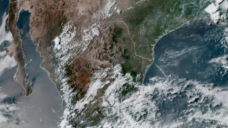 Furacão Erick sobe para a categoria 2 no Pacífico mexicano
