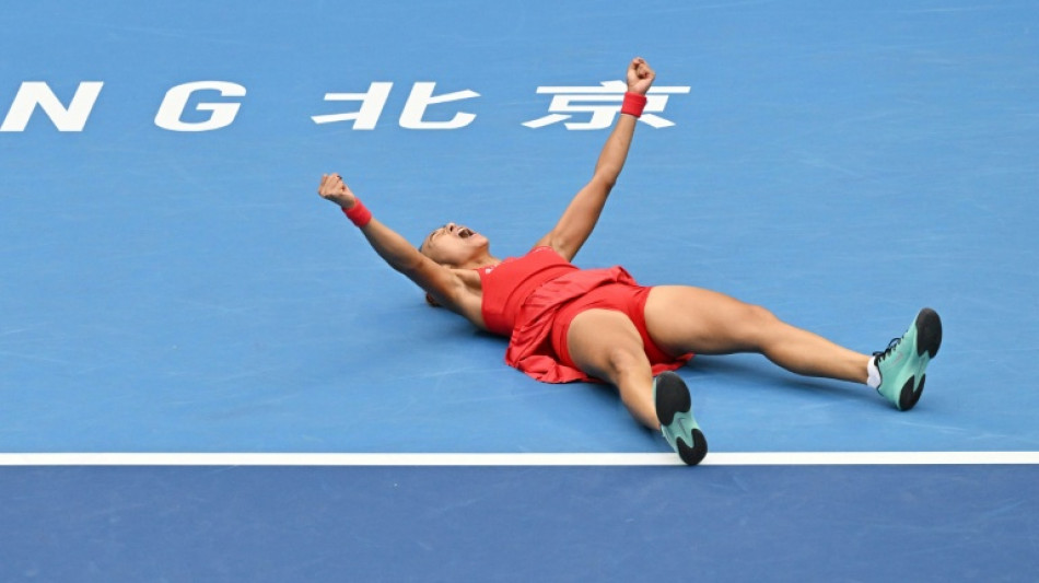 Qinwen e Mertens completam semifinais do WTA 1000 de Pequim 