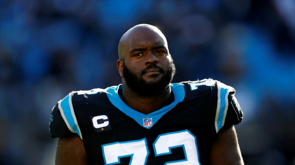  Panthers lose Moton to blood clot as NFL camps open 