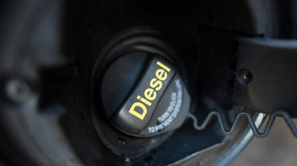  Aus Lastwagen und Kran abgezapft: Dieseldiebe erbeuten 6000 Liter in Bremen 