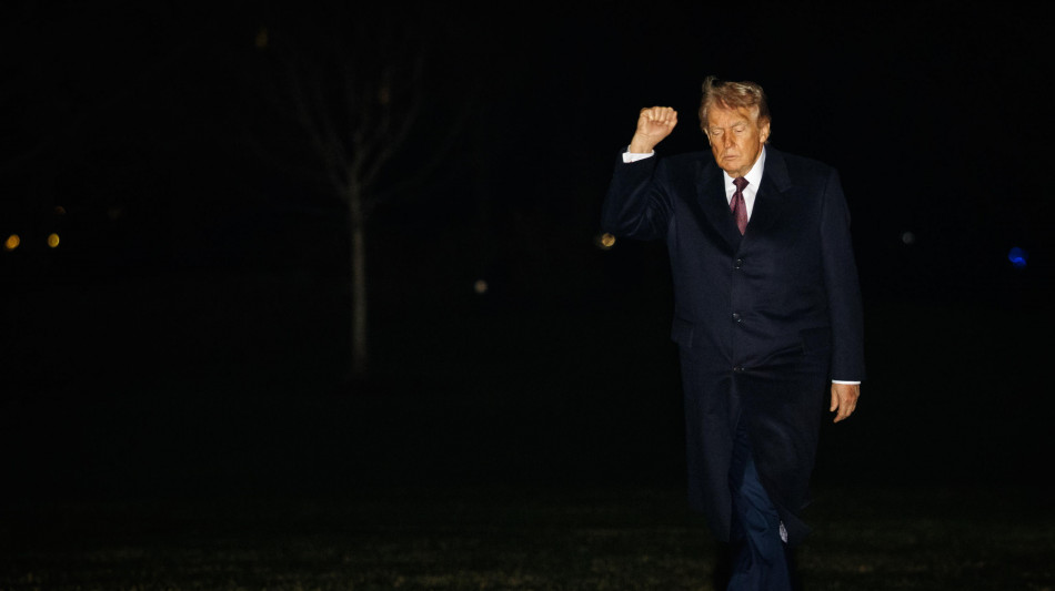  Trump minaccia un nuovo attacco a Kharg, 'potrei distruggerla' 