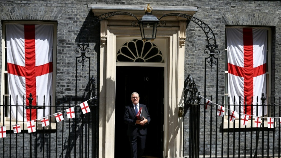  Ex-primeiro-ministro brit&acirc;nico Keir Starmer renuncia ao cargo de deputado 