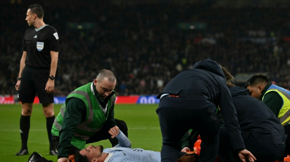 Piquerez sofre les&atilde;o ligamentar no tornozelo e passar&aacute; por cirurgia