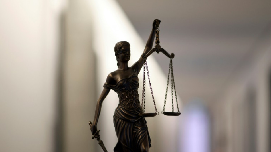 Orthopäde wegen sexuellen Missbrauchs von Kind und Frau vor Bielefelder Gericht