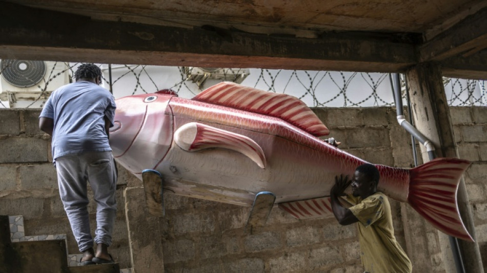  In Ghana, larger-than-life coffins tell the stories of the dead 