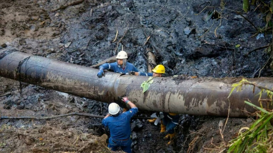 Ecuador suspende el bombeo en su principal oleoducto por da&ntilde;o en una tuber&iacute;a