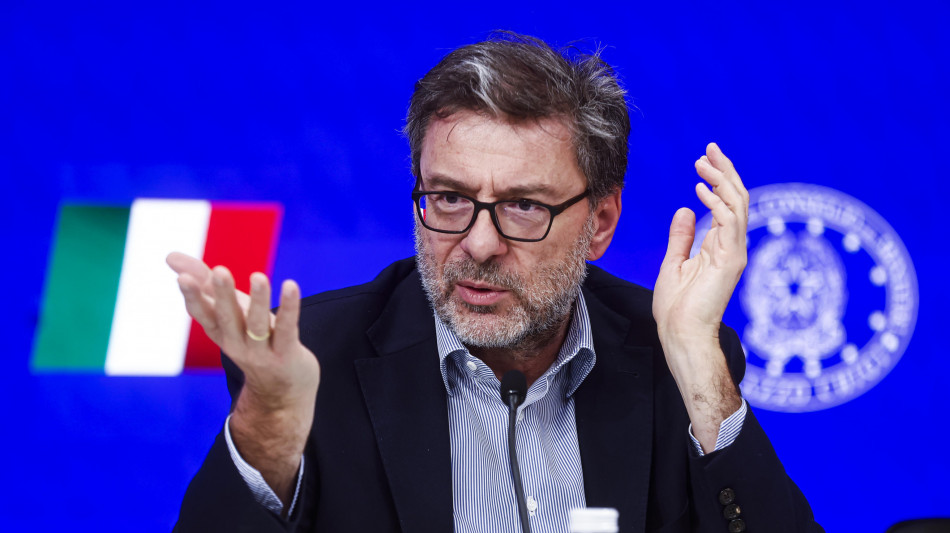  Giorgetti, coperta &egrave; corta, pesano materie prime e tassi sul debito 