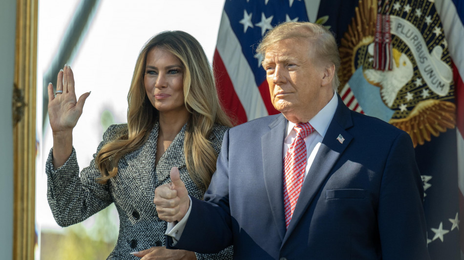  Trump, 'Melania &egrave; pi&ugrave; brava dei professionisti, ha parlato con Putin e Zelensky' 