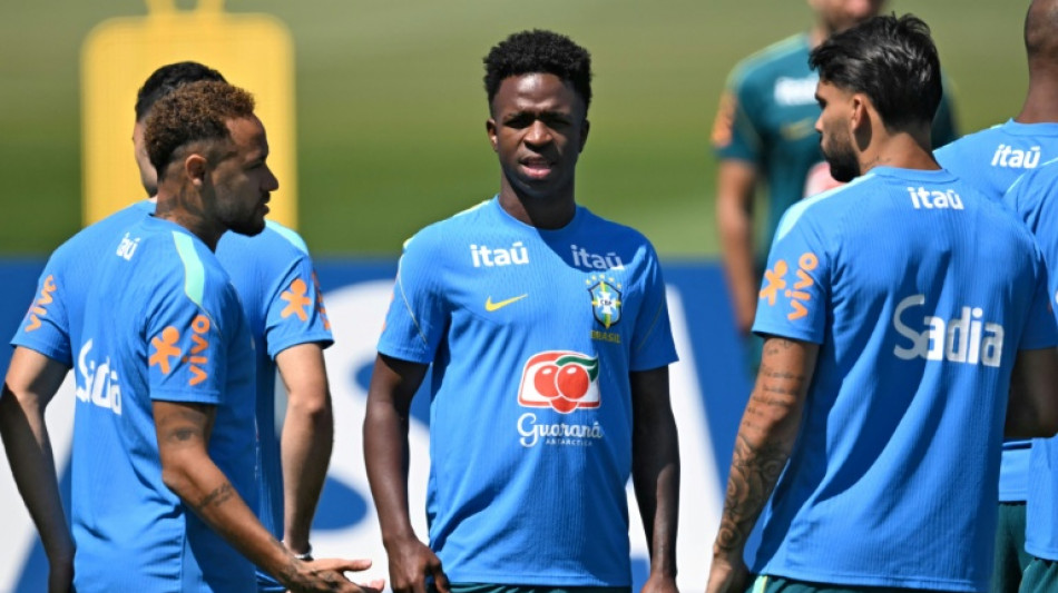  Brasil treina sem 7 jogadores antes de duelo contra Esc&oacute;cia 